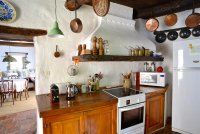 Les-Terrases-Vieussan-kitchen & view dining area © Midimaison